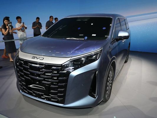 Nueva versión Última versión BYD Xia MPV Uso en la familia 7 asientos híbrido de gas 1.5T EV Car